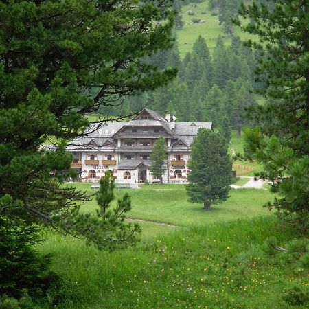 Hohe Gaisl Hotel Braies  Exterior photo