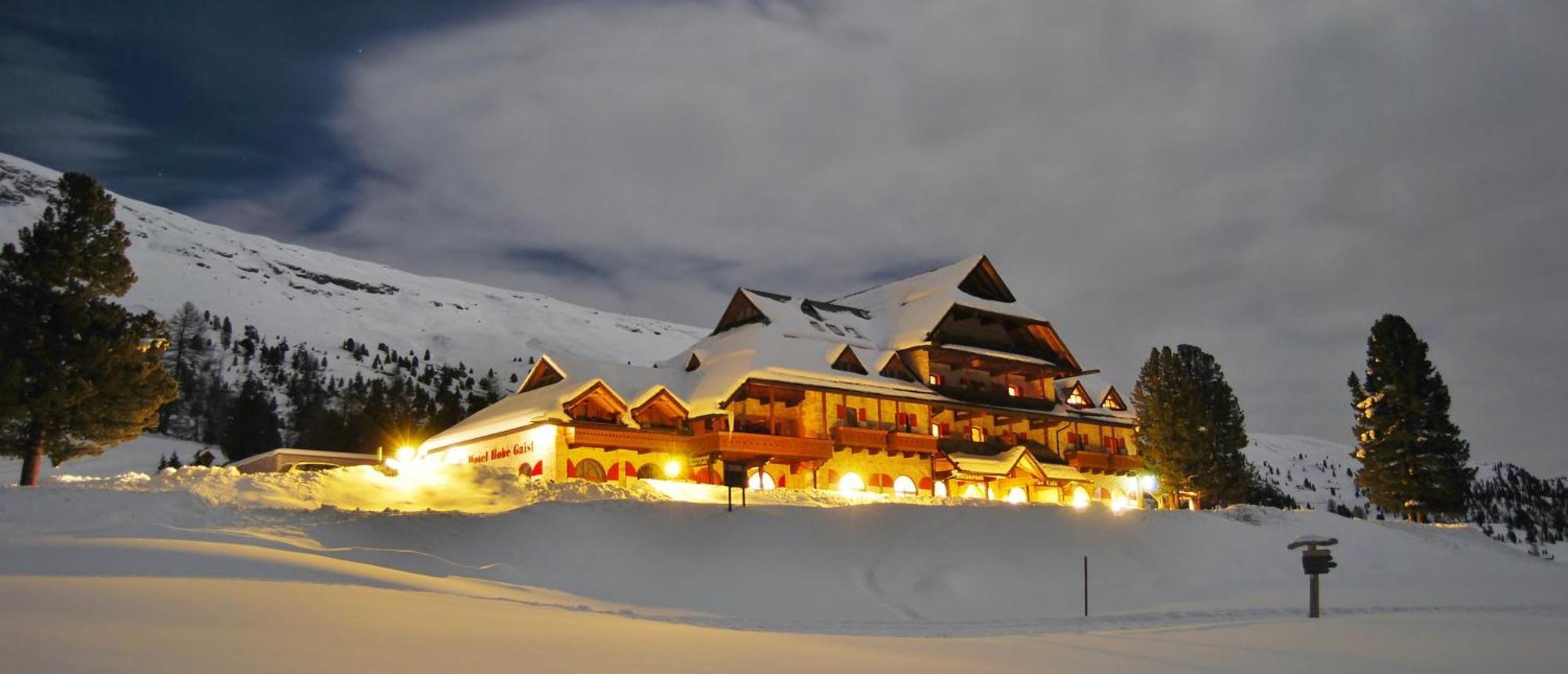 Hohe Gaisl Hotel Braies  Exterior photo