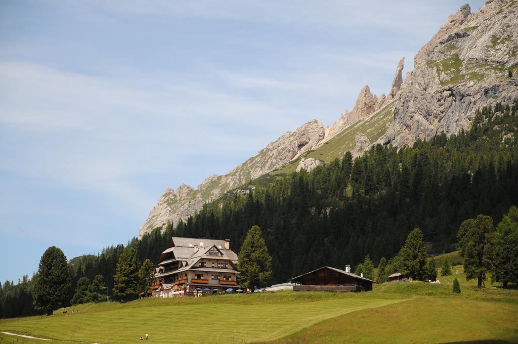 Hohe Gaisl Hotel Braies  Exterior photo