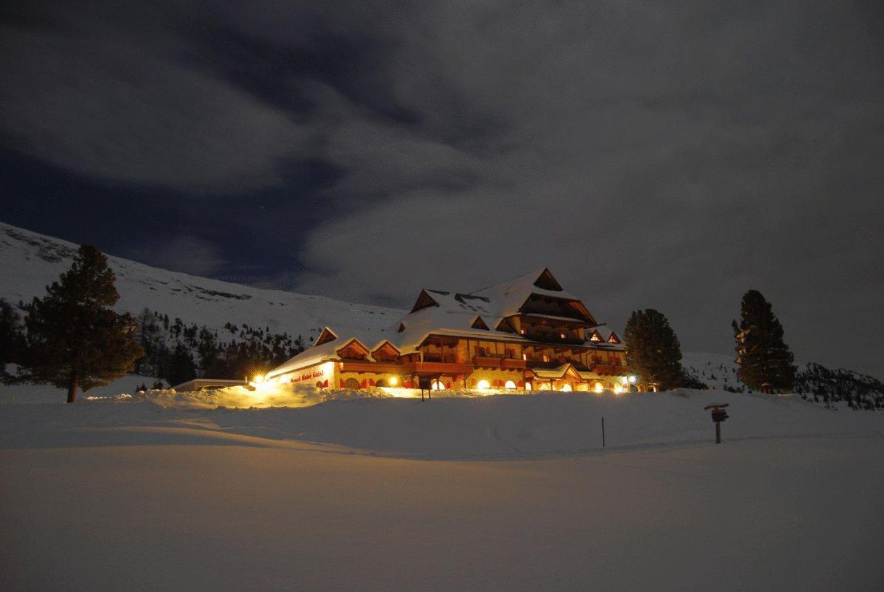 Hohe Gaisl Hotel Braies  Exterior photo